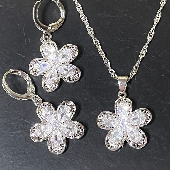 NEW Necklace & Earring Flower Jewelry Set 925 Sterling Silver CZ AU26 - Picture 1 of 5